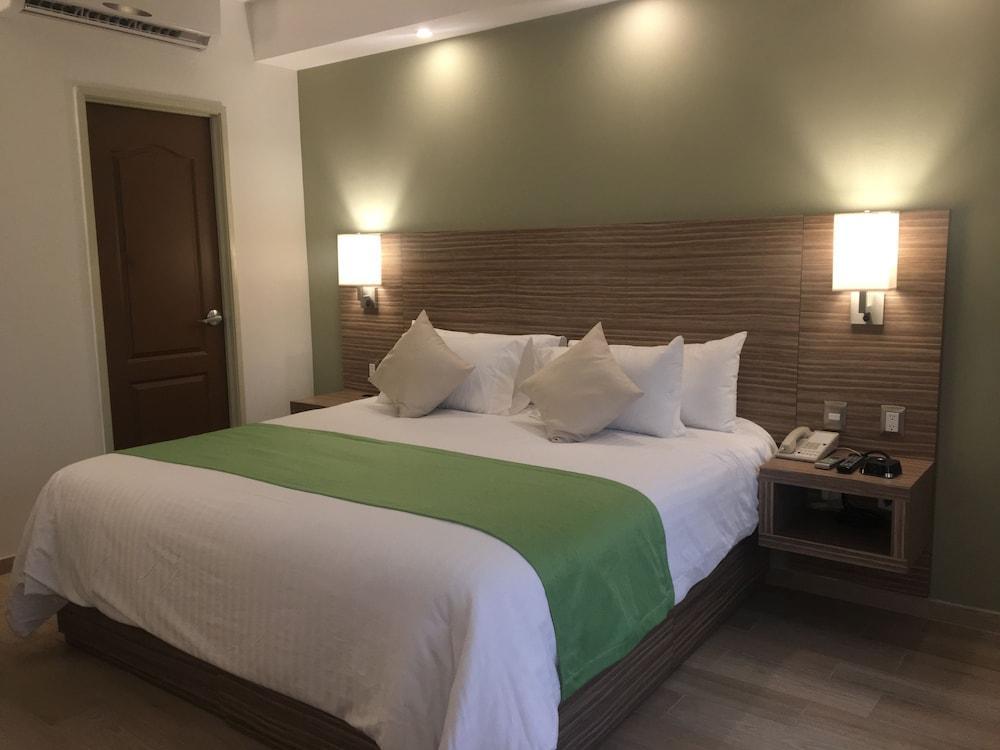 Wyndham Garden Monterrey Valle Real Exterior photo