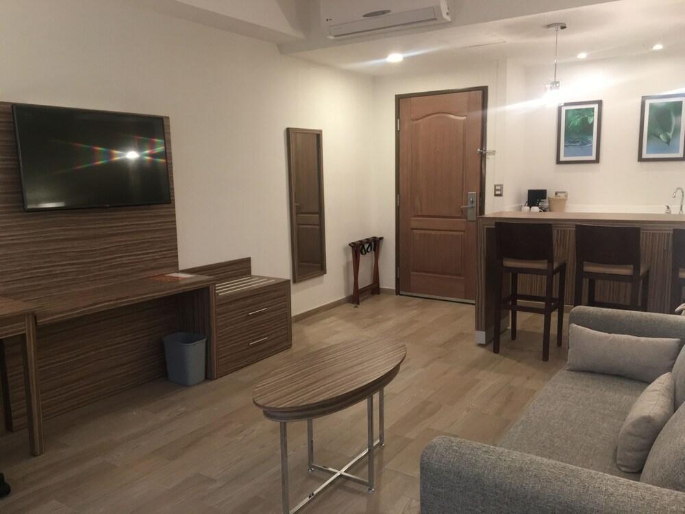 Wyndham Garden Monterrey Valle Real Exterior photo