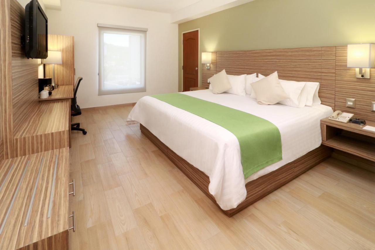 Wyndham Garden Monterrey Valle Real Exterior photo