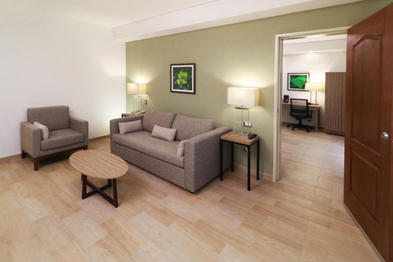 Wyndham Garden Monterrey Valle Real Exterior photo