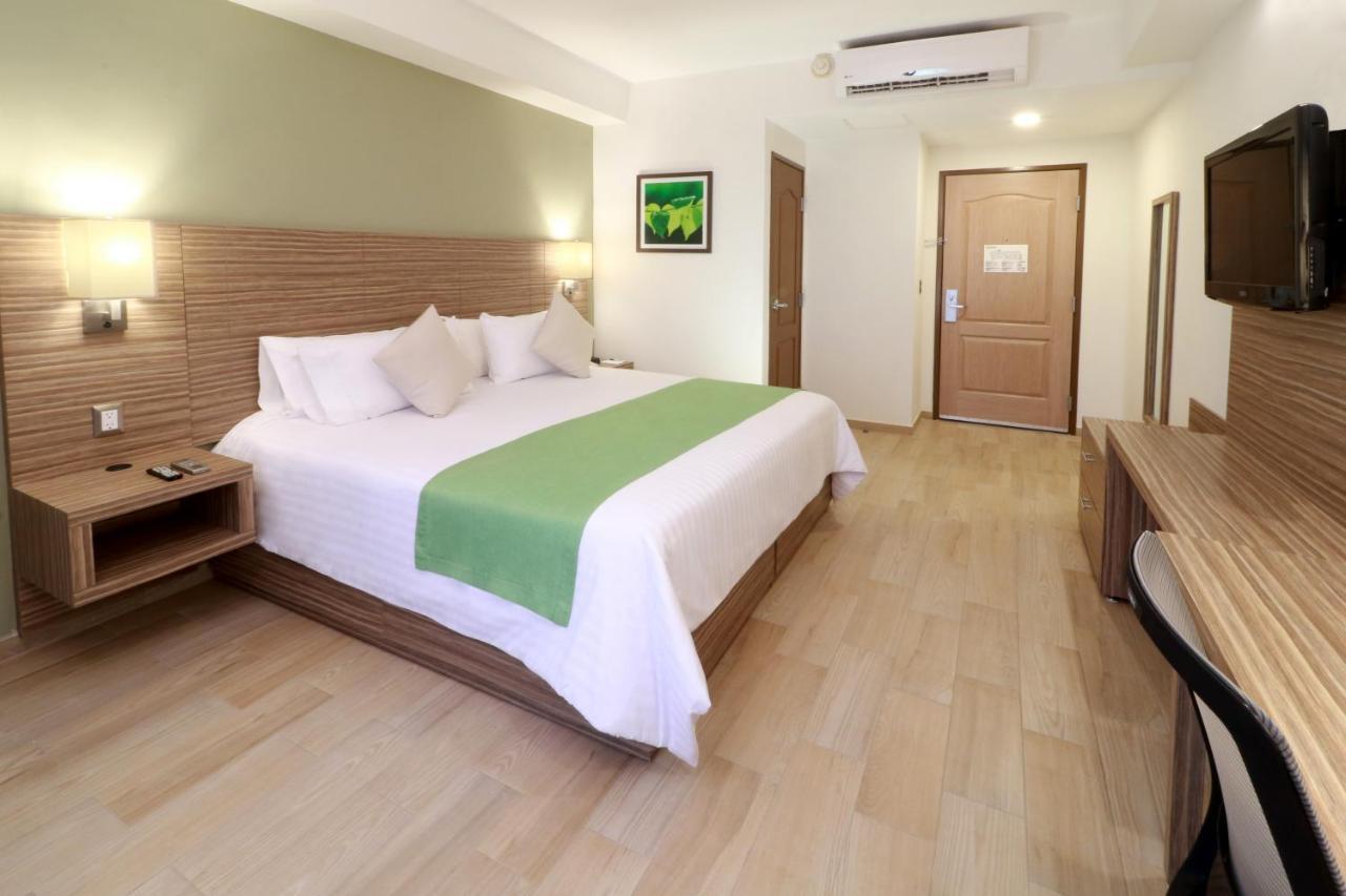 Wyndham Garden Monterrey Valle Real Exterior photo