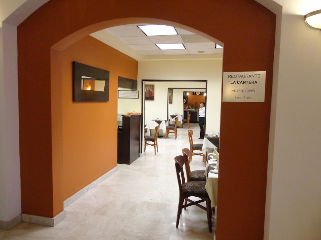 Wyndham Garden Monterrey Valle Real Restaurant photo