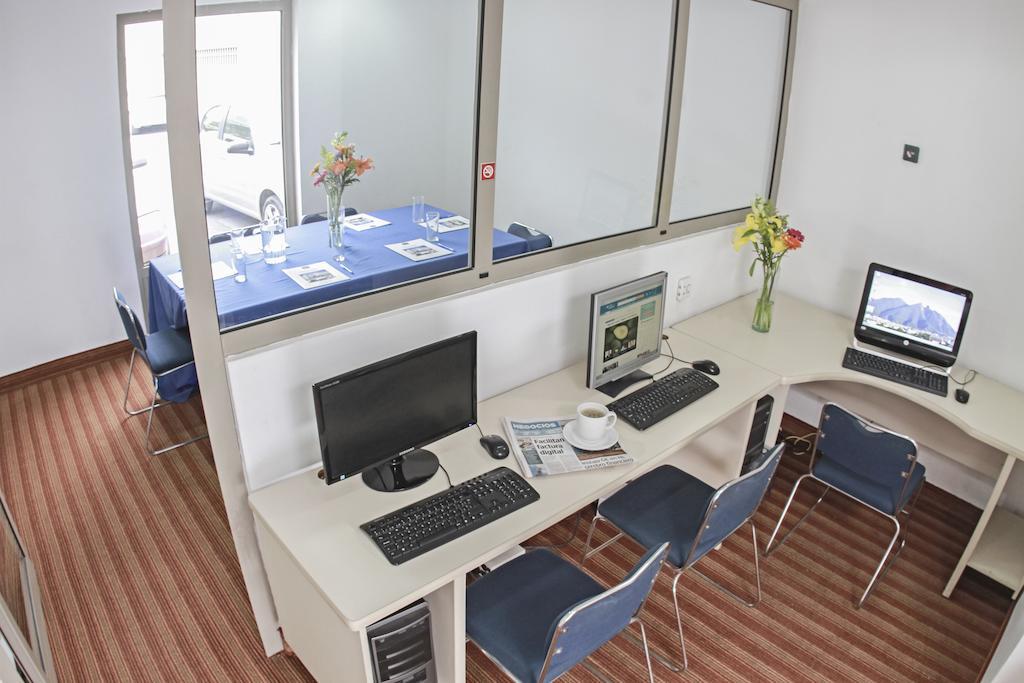 Wyndham Garden Monterrey Valle Real Business photo