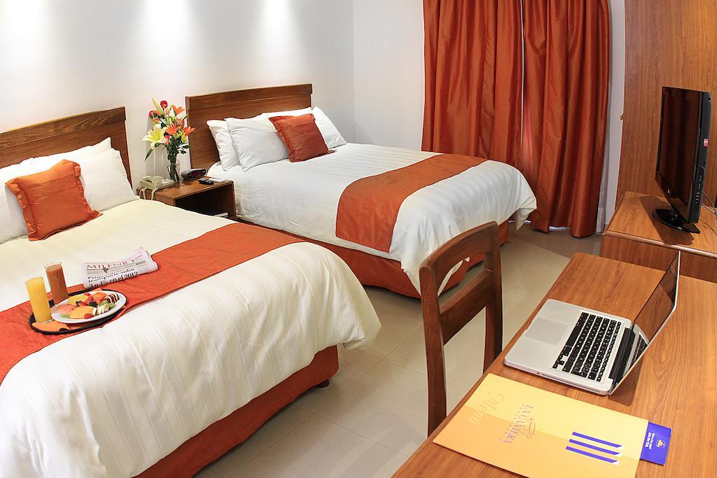 Wyndham Garden Monterrey Valle Real Room photo